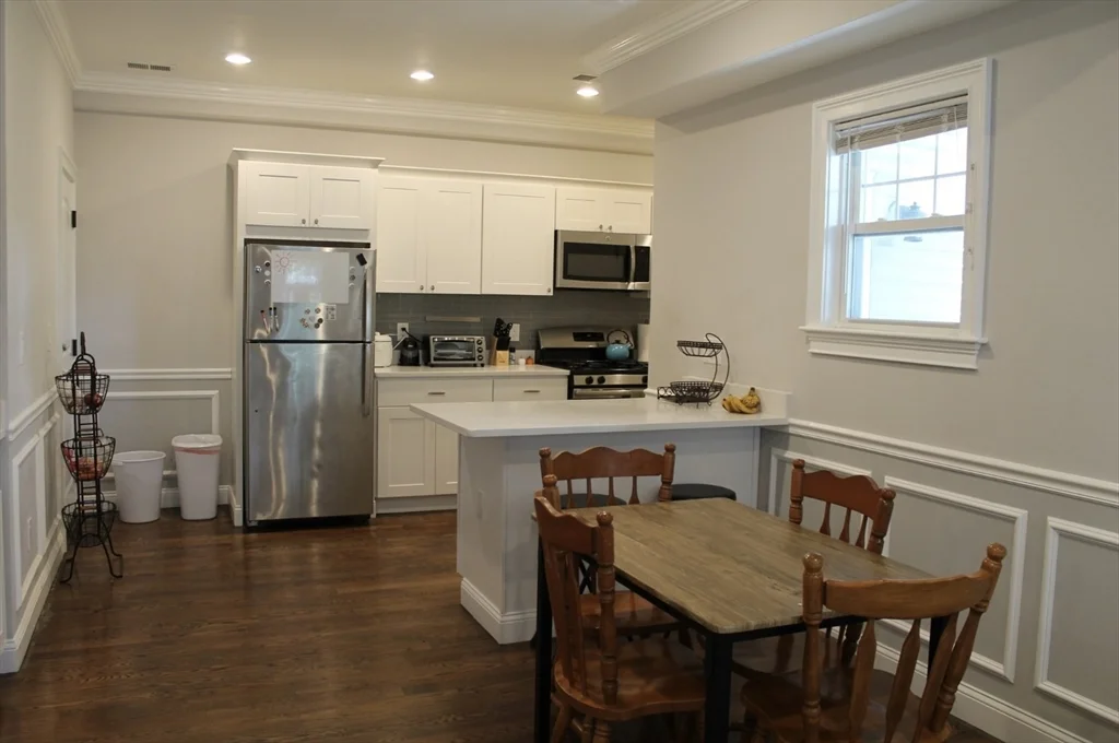 5 bed, 1 bath apartment for rent at 34 Circuit St Unit 1, Roxbury — photo 2 of 13