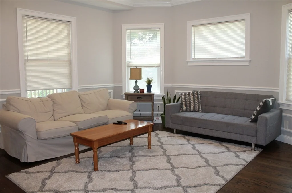 5 bed, 1 bath apartment for rent at 34 Circuit St Unit 1, Roxbury — photo 3 of 13