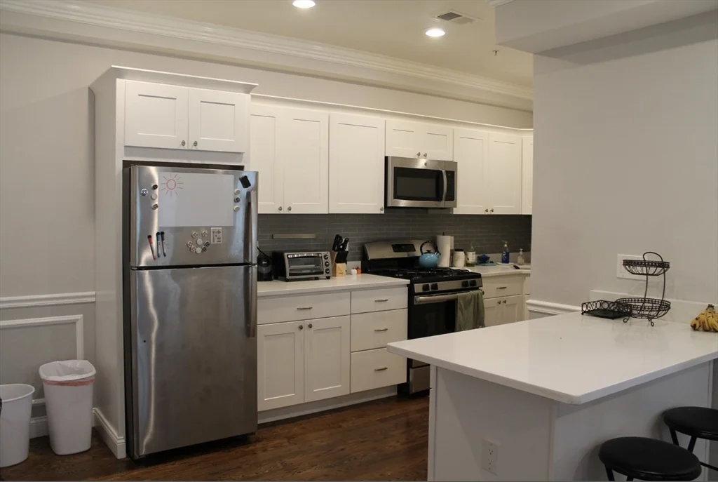 5 bed, 1 bath apartment for rent at 34 Circuit St Unit 1, Roxbury — photo 1 of 13