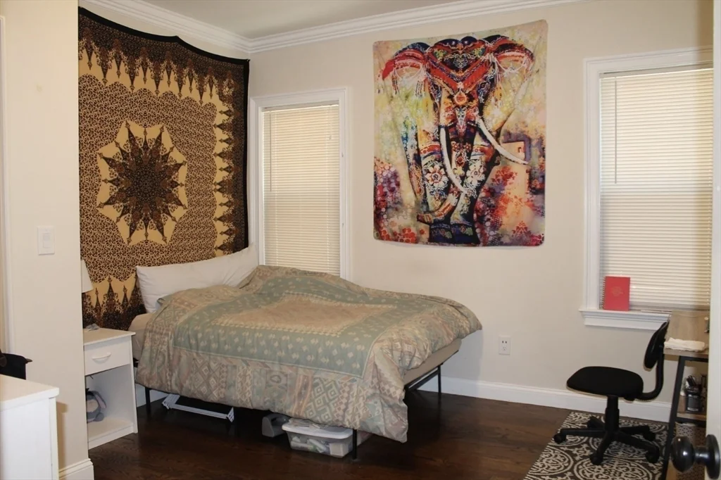 5 bed, 1 bath apartment for rent at 34 Circuit St Unit 1, Roxbury — photo 10 of 13
