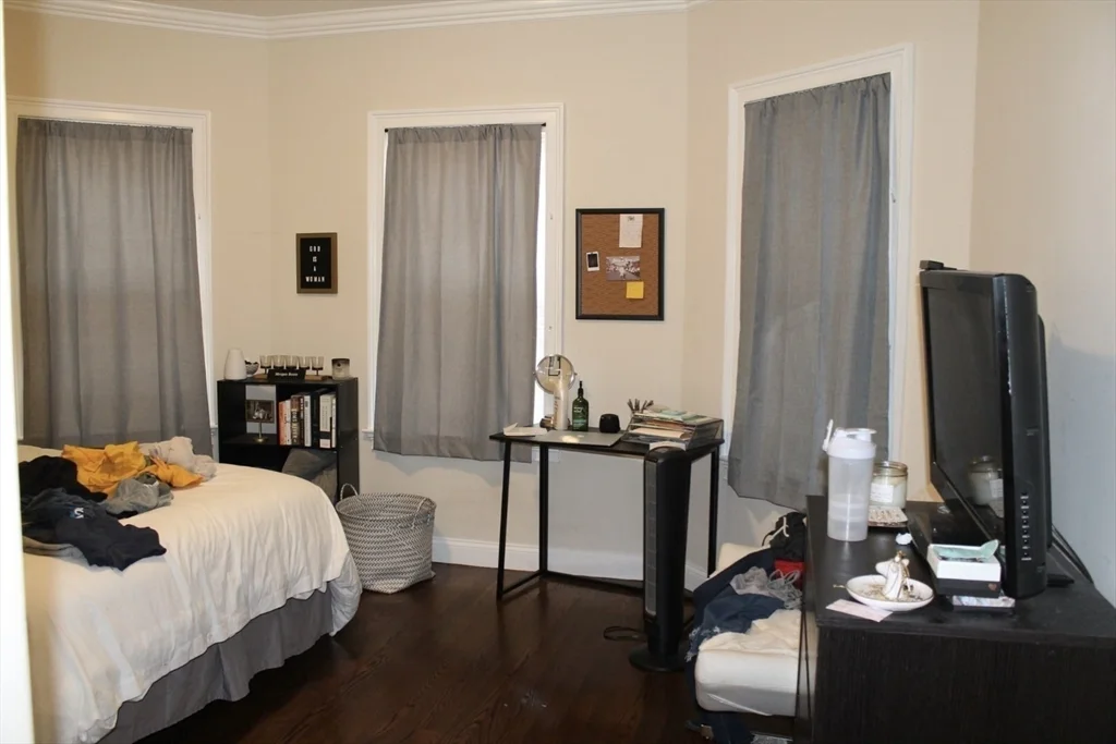 5 bed, 2 bath apartment for rent at 34 Circuit St Unit 2, Roxbury — photo 8 of 12