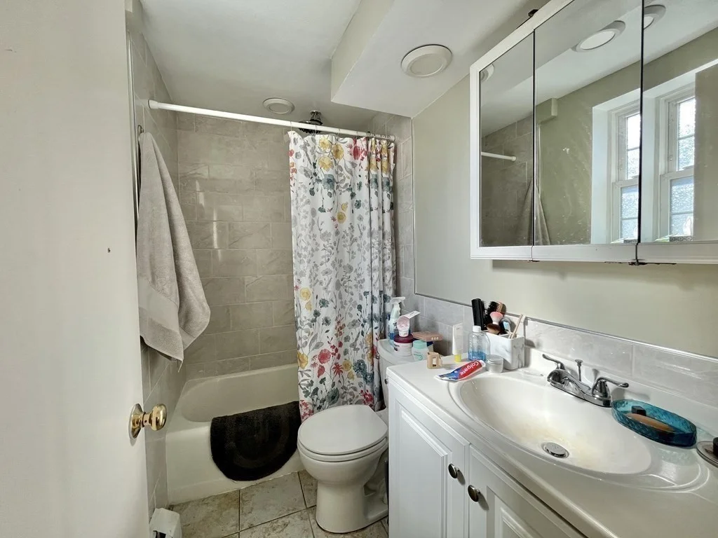 Studio bed, 1 bath apartment for rent at 34 Clark St Unit 2, Arlington Heights — photo 4 of 10