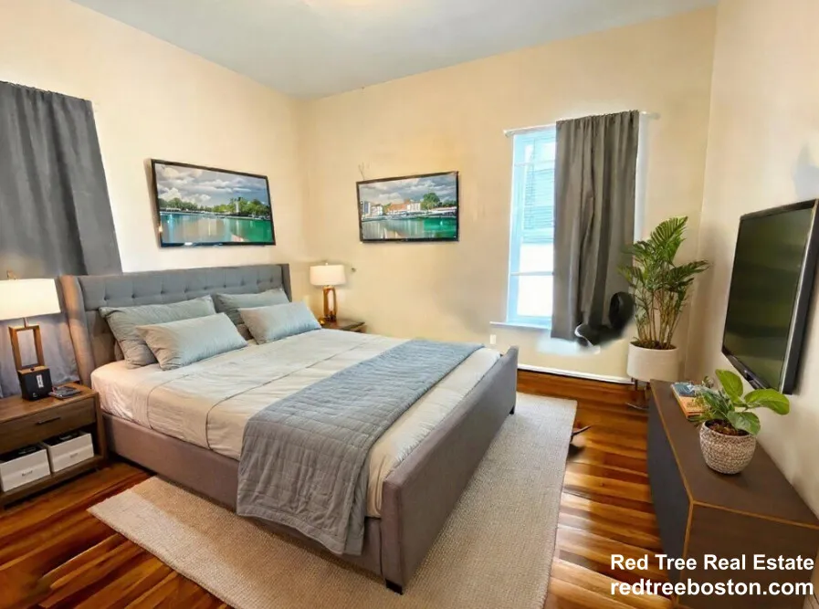 4 bed, 1 bath apartment for rent at 34 Darling St Unit 3, Mission Hill