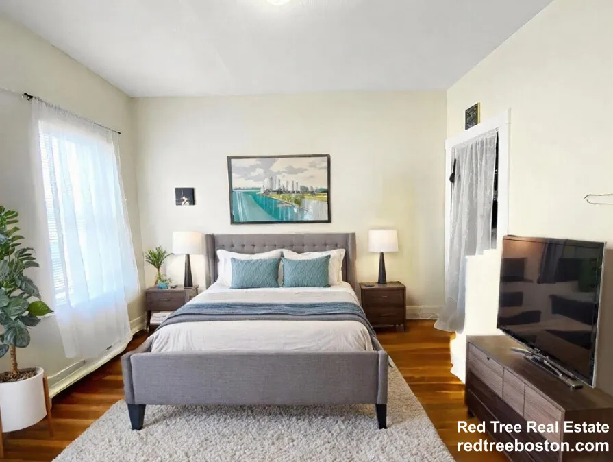 4 bed, 1 bath apartment for rent at 34 Darling St Unit 3, Mission Hill — photo 6 of 7