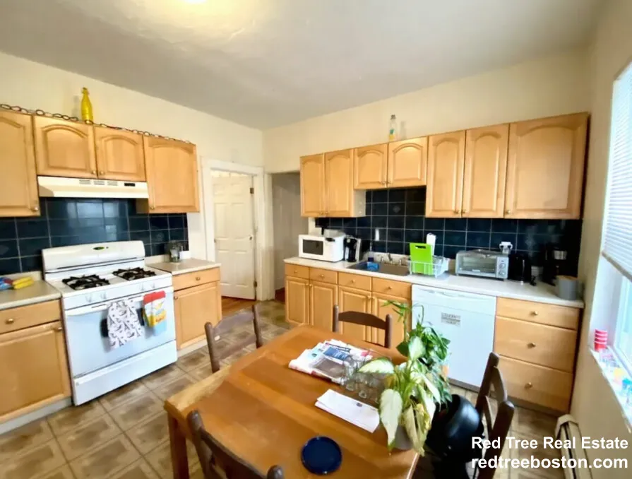 4 bed, 1 bath apartment for rent at 34 Darling St Unit 3, Mission Hill — photo 4 of 7