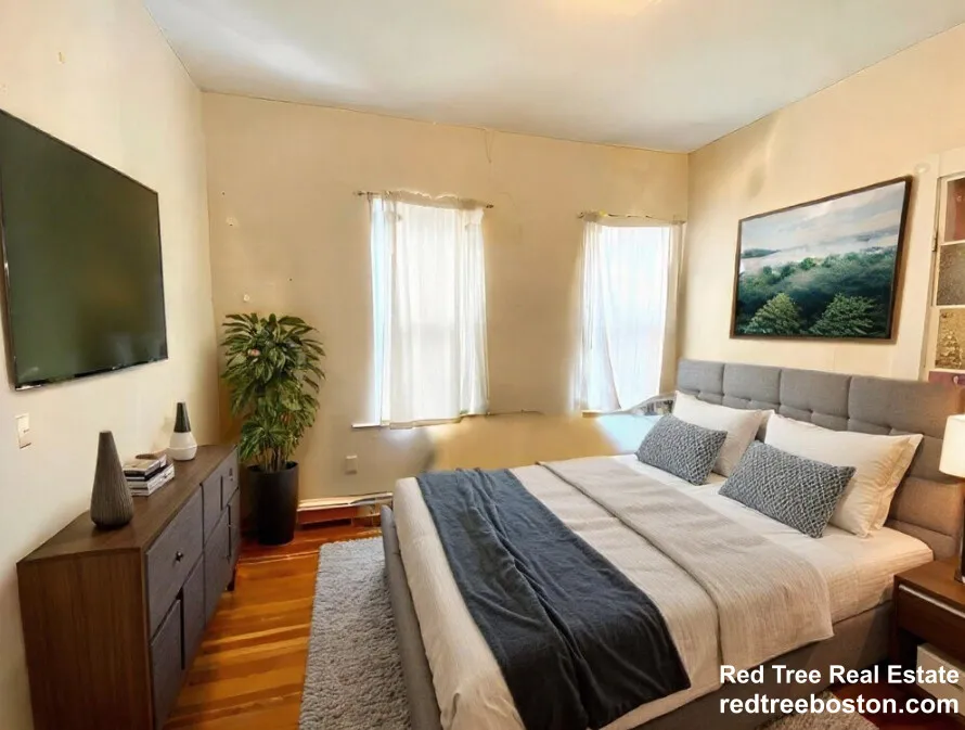4 bed, 1 bath apartment for rent at 34 Darling St Unit 3, Mission Hill — photo 3 of 7