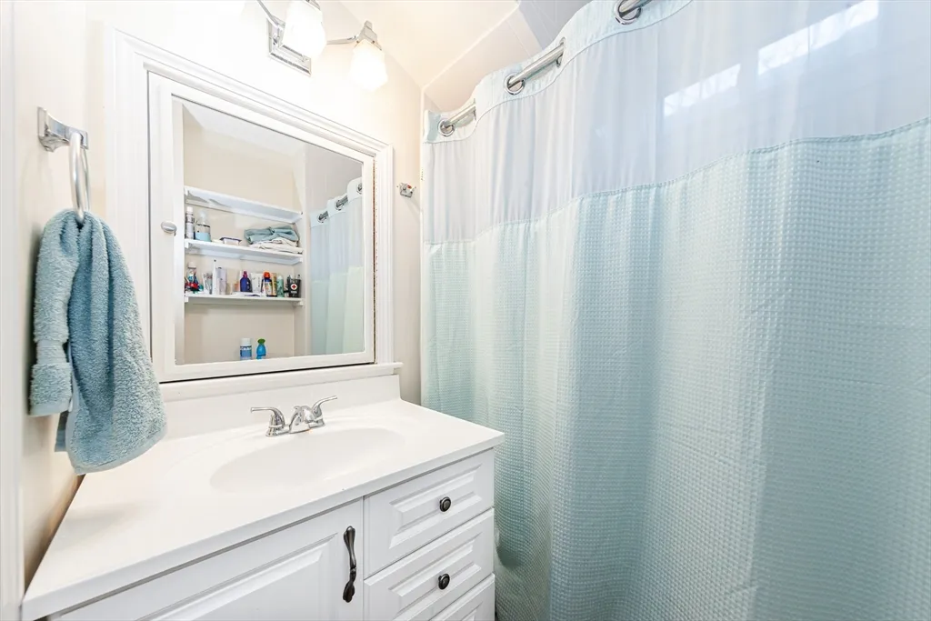 3 bed, 1 bath apartment for rent at 34 Delle Ave Unit 1, Mission Hill — photo 11 of 13