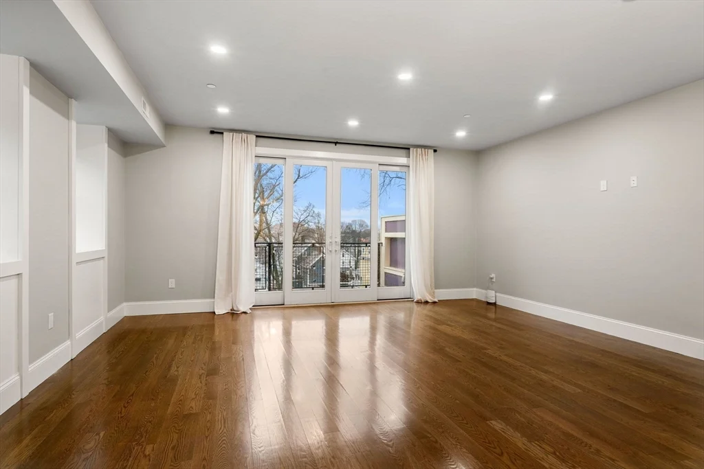 3 bed, 2 bath apartment for rent at 34 Dix St Unit 5, Dorchester — photo 2 of 32