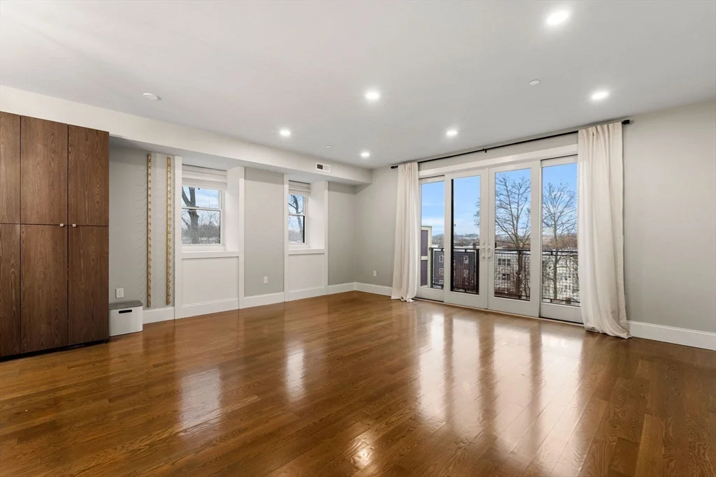 3 bed, 2 bath apartment for rent at 34 Dix St Unit 5, Dorchester — photo 6 of 32