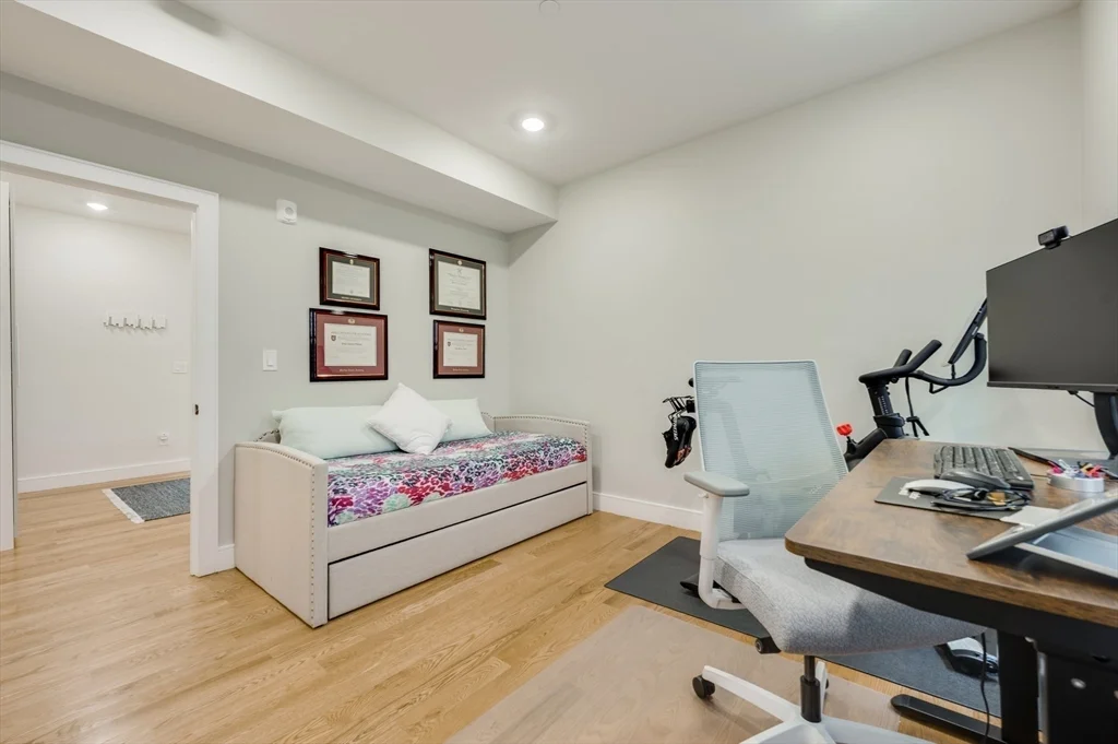 3 bed, 2 bath apartment for rent at 34 Dorset Unit 1, Dorchester — photo 11 of 14