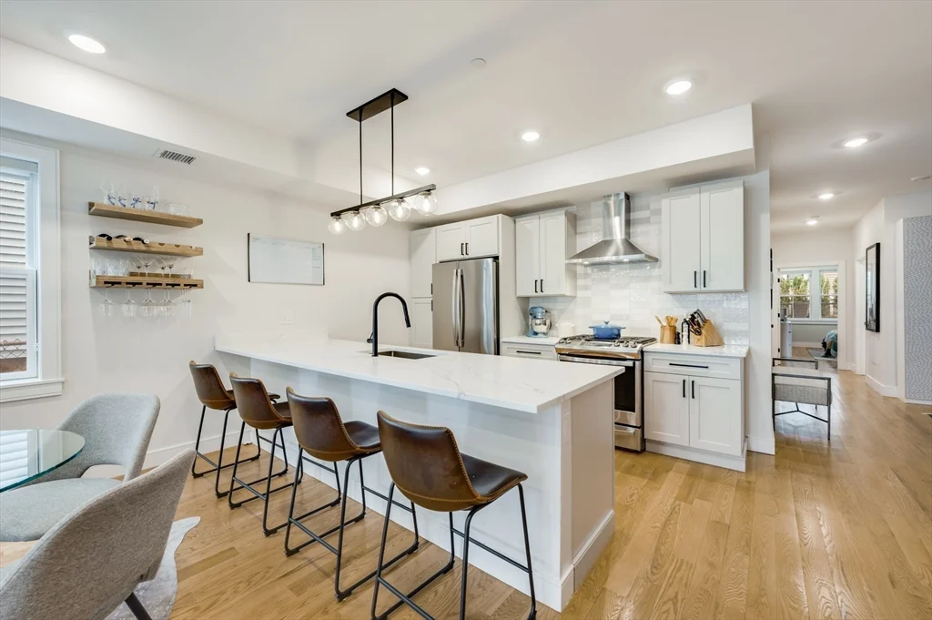 3 bed, 2 bath apartment for rent at 34 Dorset Unit 1, Dorchester