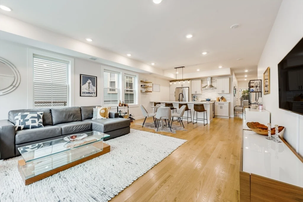 3 bed, 2 bath apartment for rent at 34 Dorset Unit 1, Dorchester — photo 4 of 14