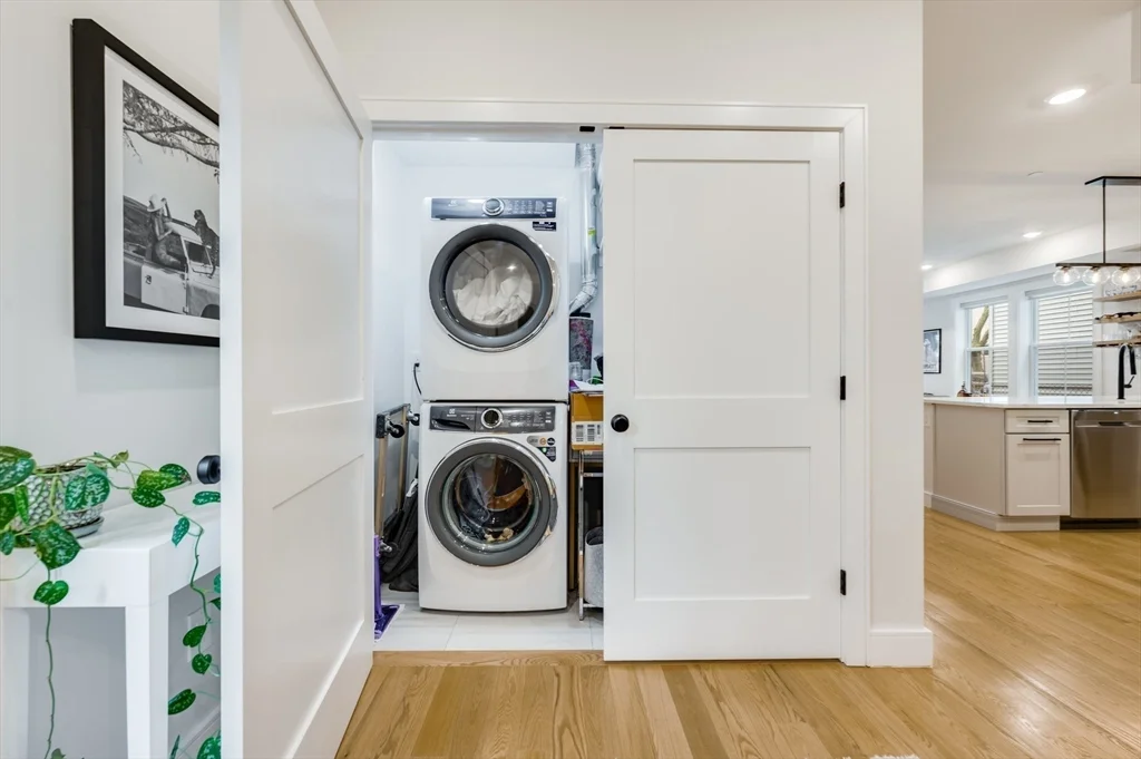 3 bed, 2 bath apartment for rent at 34 Dorset Unit 1, Dorchester — photo 6 of 14