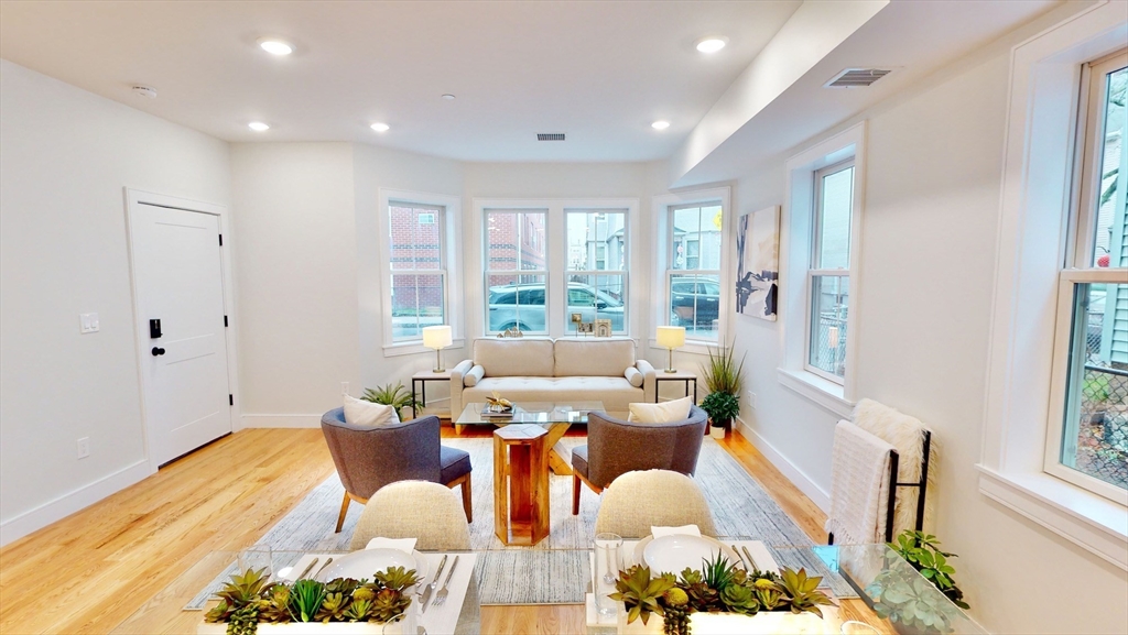 4 bed, 2 bath apartment for rent at 34 Dorset Unit 2, Dorchester — photo 9 of 23