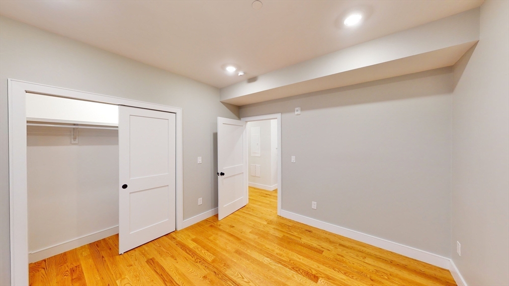 4 bed, 2 bath apartment for rent at 34 Dorset Unit 2, Dorchester — photo 18 of 23