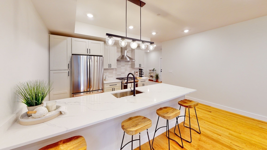 4 bed, 2 bath apartment for rent at 34 Dorset Unit 2, Dorchester — photo 4 of 23