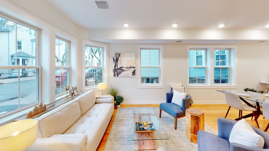 4 bed, 2 bath apartment for rent at 34 Dorset Unit 2, Dorchester — photo 10 of 23