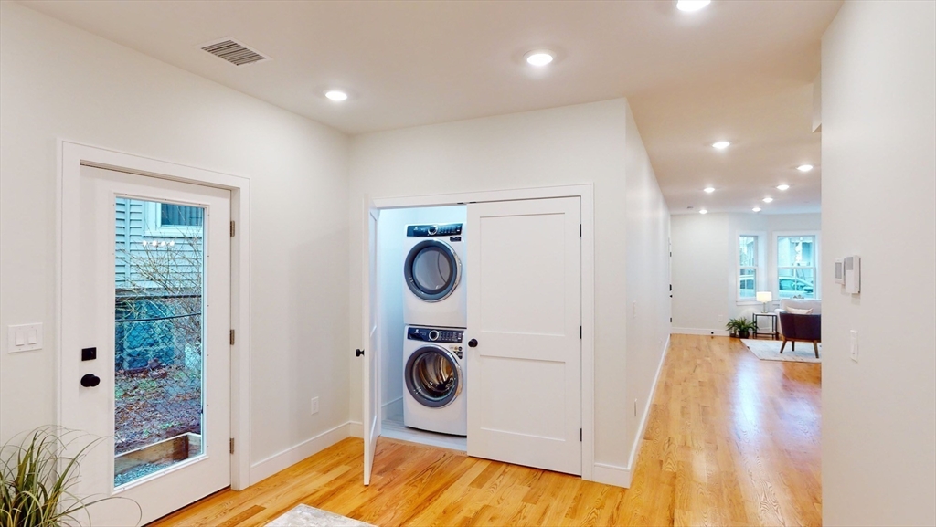 4 bed, 2 bath apartment for rent at 34 Dorset Unit 2, Dorchester — photo 20 of 23