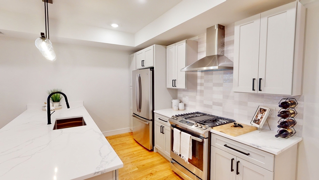 4 bed, 2 bath apartment for rent at 34 Dorset Unit 2, Dorchester — photo 5 of 23