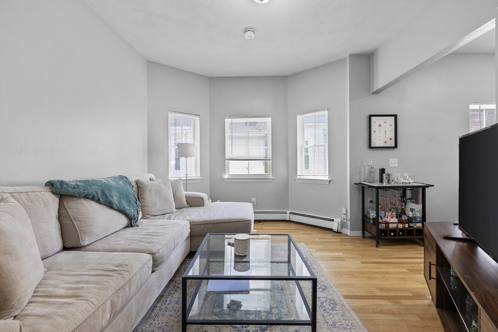 3 bed, 1 bath apartment for rent at 34 Edison Green Unit 1, Dorchester — photo 4 of 11