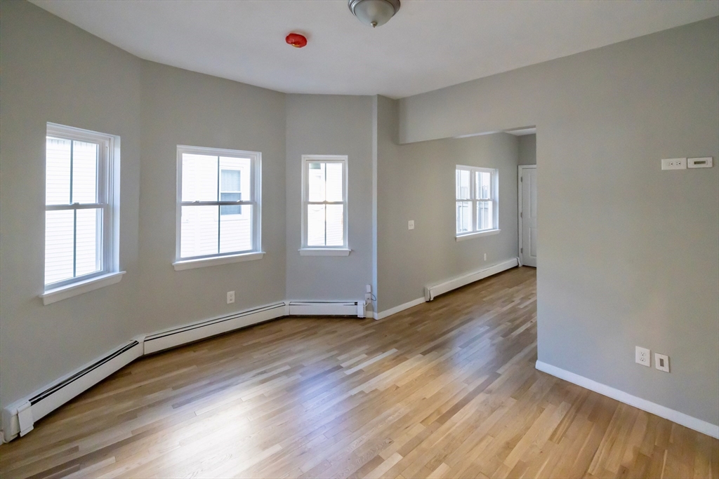3 bed, 1 bath apartment for rent at 34 Edison Green Unit 2, Dorchester — photo 4 of 12