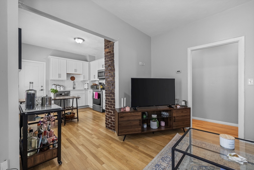 3 bed, 1 bath apartment for rent at 34 Edison Green Unit 34-2, Dorchester — photo 3 of 12