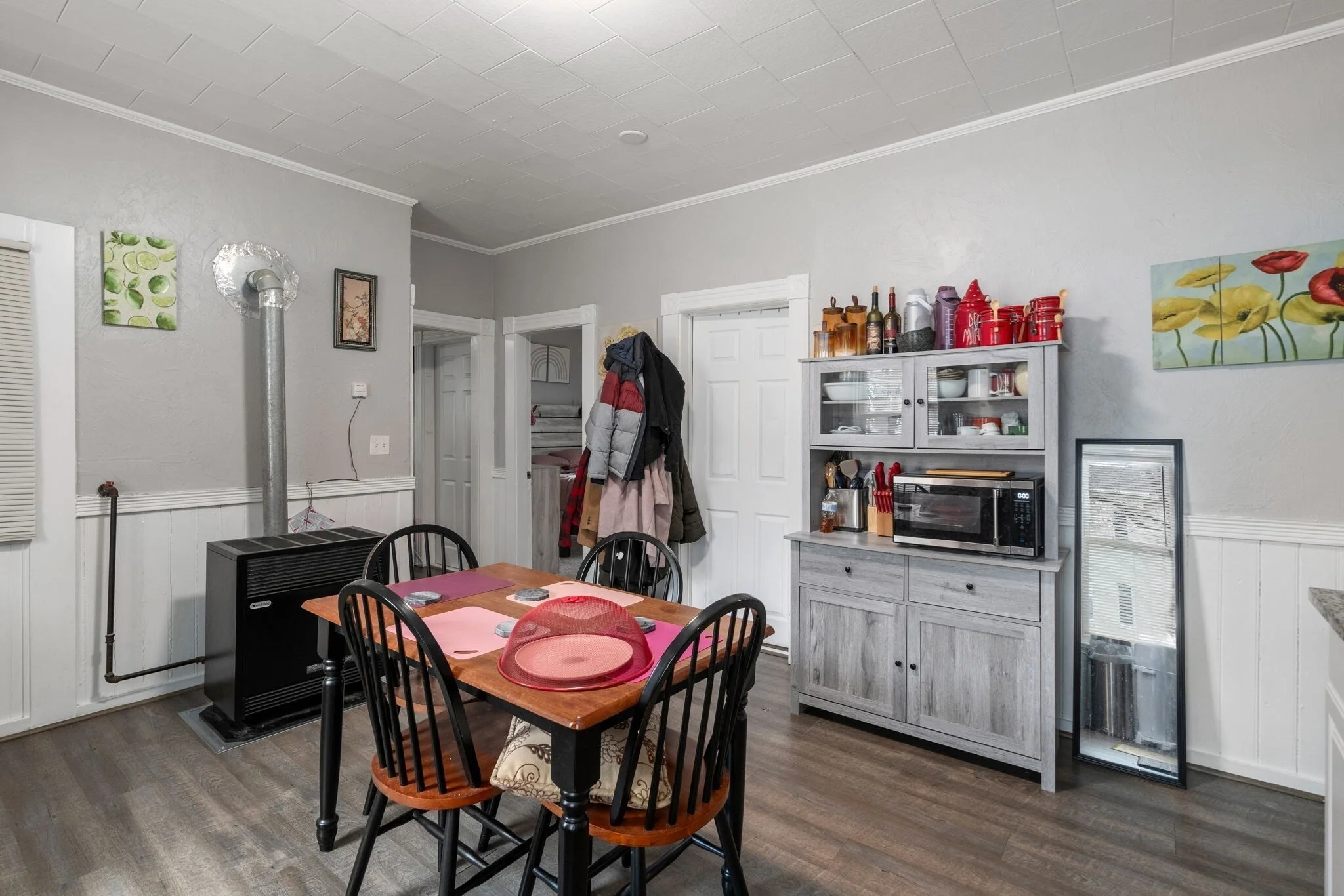 3 bed, 1 bath apartment for rent at 34 Esther St Unit 2, Oak Hill — photo 4 of 13