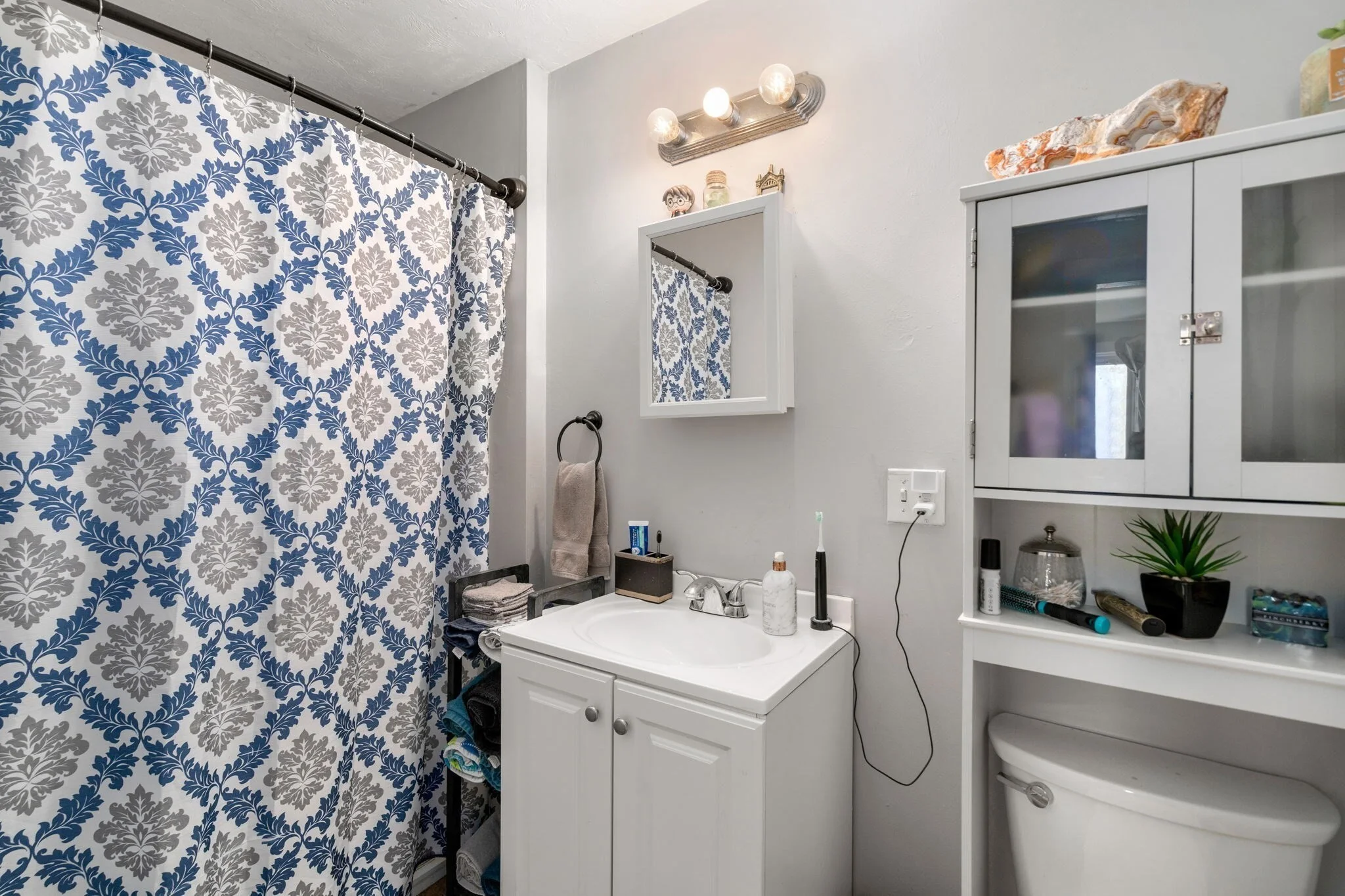 3 bed, 1 bath apartment for rent at 34 Esther St Unit 2, Oak Hill — photo 3 of 13