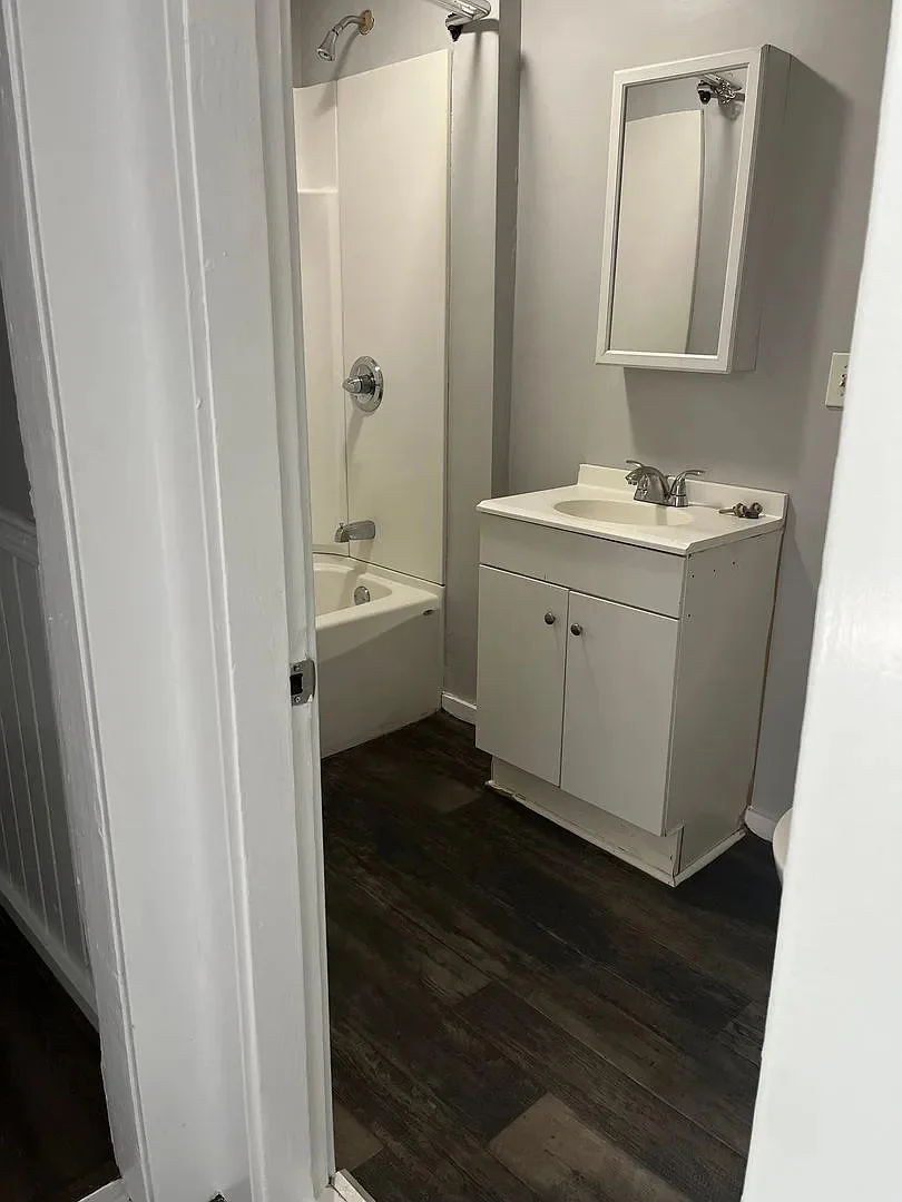 3 bed, 1 bath apartment for rent at 34 Esther St Unit 2, Oak Hill — photo 8 of 13