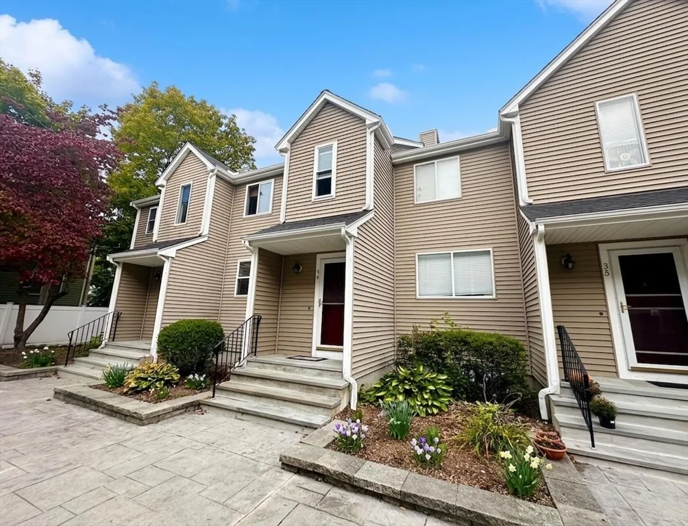 2 bed, 1 bath apartment for rent at 34 Fairfield Park Unit 34, Mansfield — photo 1 of 18