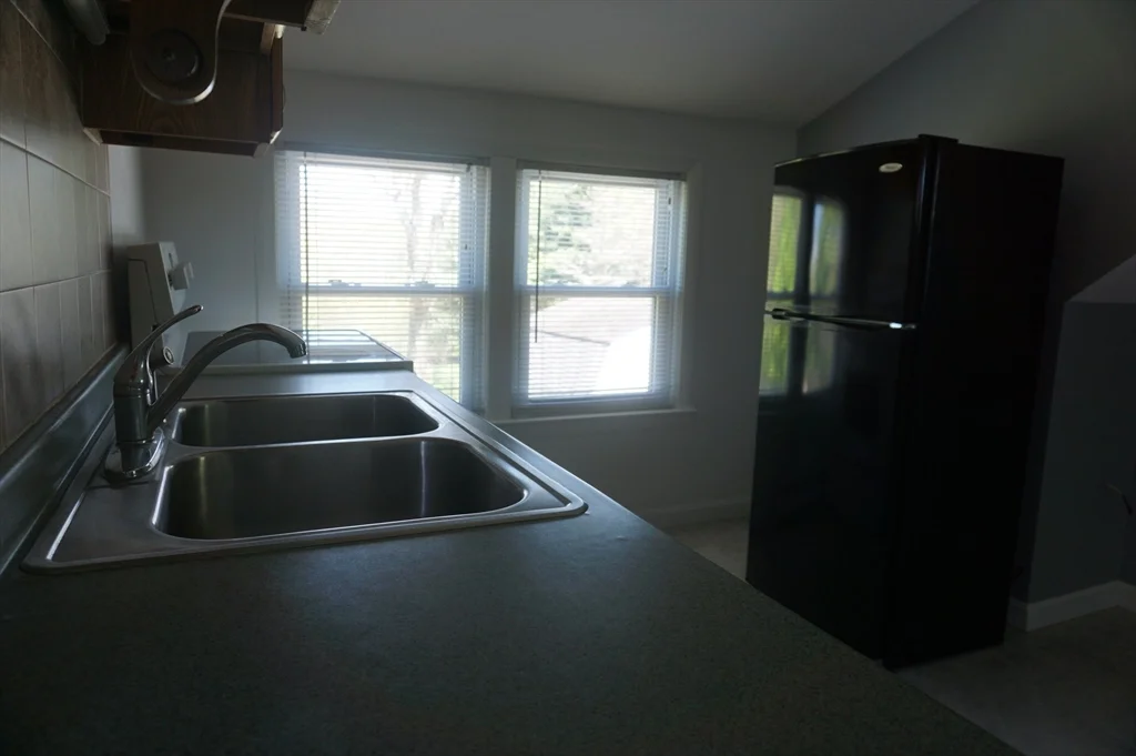 1 bed, 1 bath apartment for rent at 34 Fairview Ave Unit B, Groton — photo 11 of 18