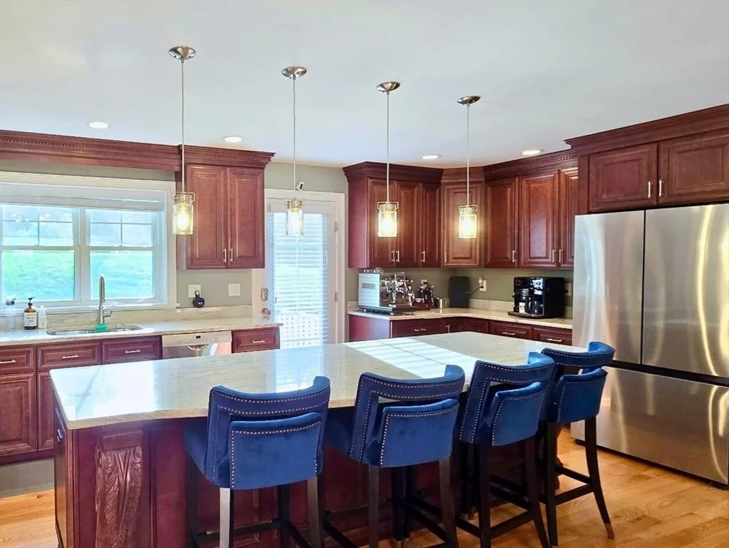 4 bed, 2.5 bath apartment for rent at 34 Fieldstone Dr Unit n/a, Burlington — photo 3 of 18