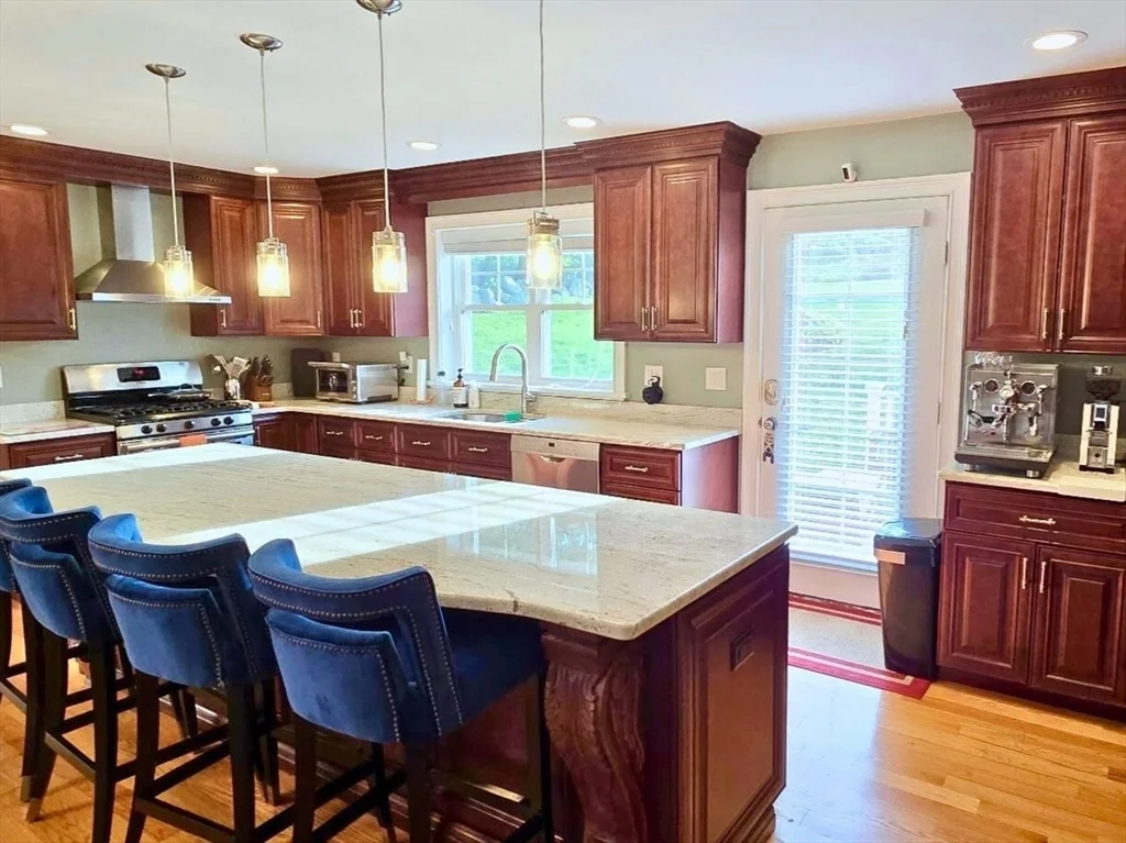4 bed, 2.5 bath apartment for rent at 34 Fieldstone Dr Unit n/a, Burlington — photo 2 of 18