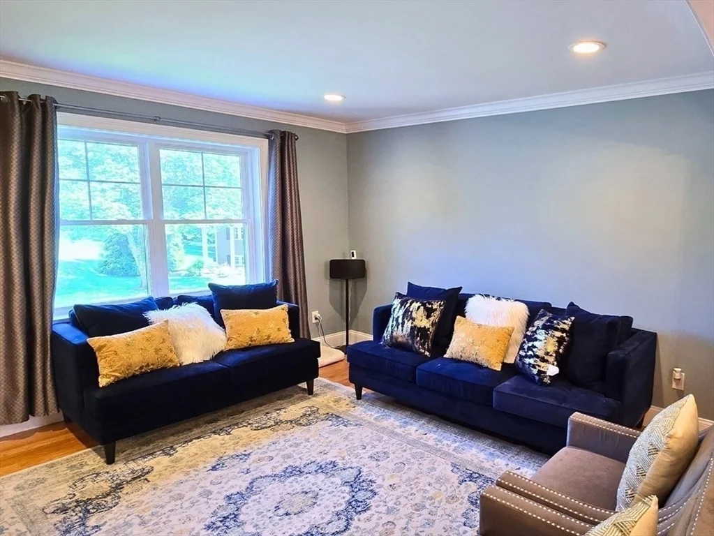 4 bed, 2.5 bath apartment for rent at 34 Fieldstone Dr Unit n/a, Burlington — photo 5 of 18