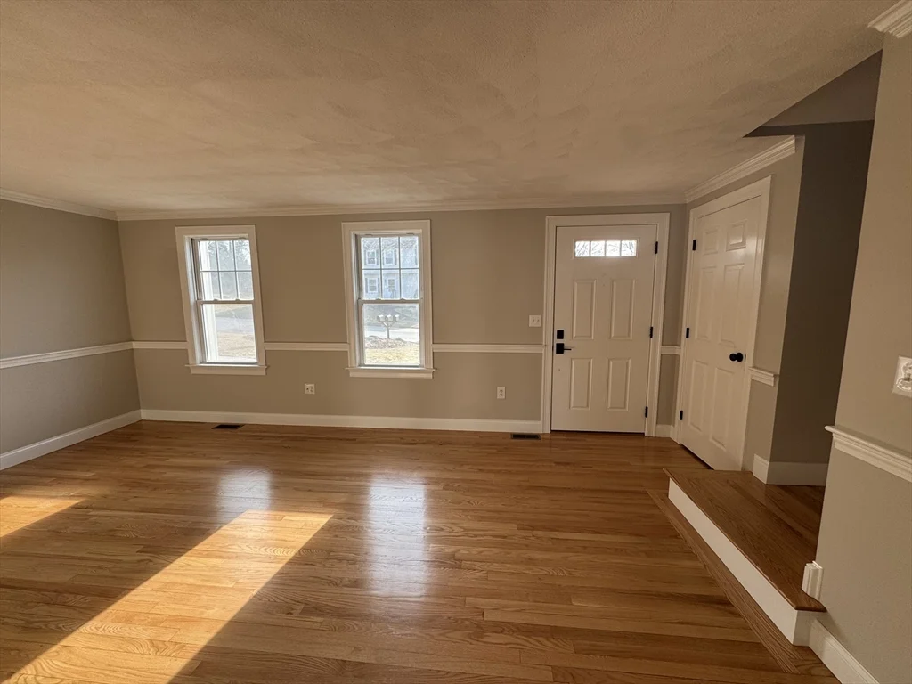 3 bed, 1 bath apartment for rent at 34 Florence Ave Unit 38, Attleboro — photo 3 of 16