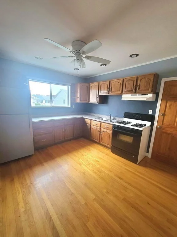 2 bed, 1 bath apartment for rent at 34 Florence St Unit 2, East Somerville — photo 10 of 14