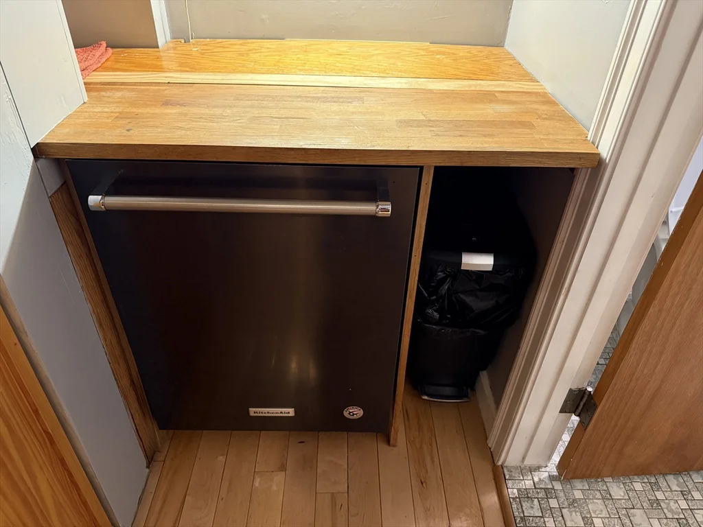 3 bed, 1 bath apartment for rent at 34 Florence Unit 1, East Somerville — photo 27 of 28
