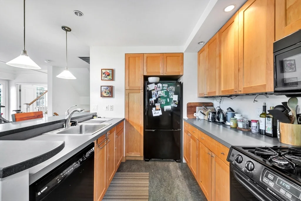 2 bed, 2 bath apartment for rent at 34 Foster St Unit 34, West Cambridge — photo 13 of 28