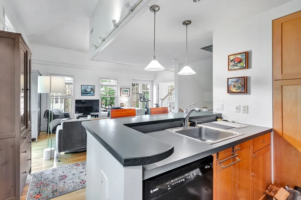 2 bed, 2 bath apartment for rent at 34 Foster St Unit 34, West Cambridge — photo 12 of 28