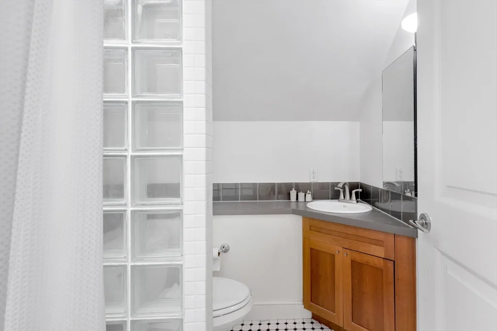 2 bed, 2 bath apartment for rent at 34 Foster St Unit 34, West Cambridge — photo 24 of 28