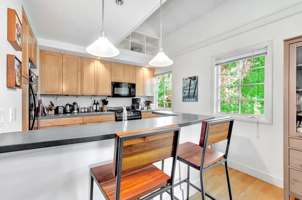2 bed, 2 bath apartment for rent at 34 Foster St Unit 34, West Cambridge — photo 10 of 28