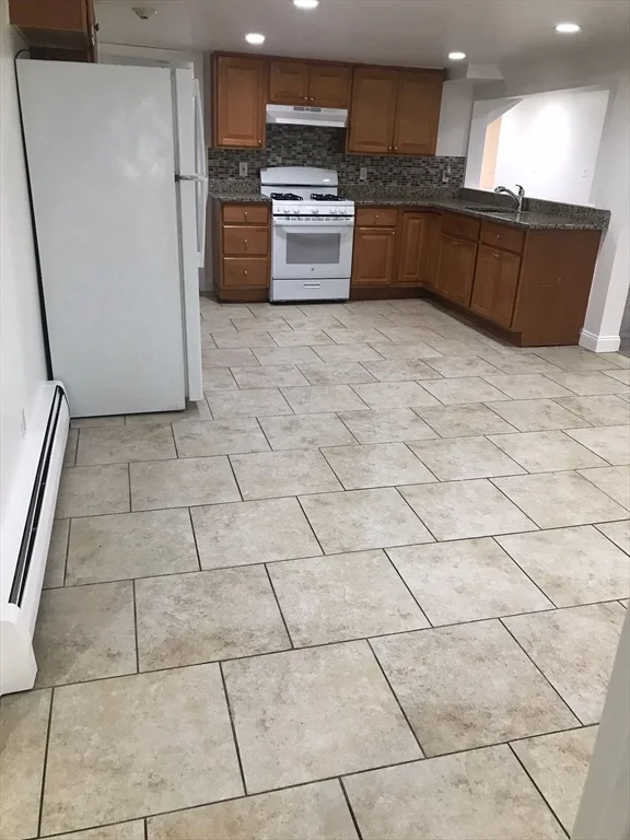 4 bed, 1 bath apartment for rent at 34 Franklin Ave Unit 1, Revere — photo 3 of 12