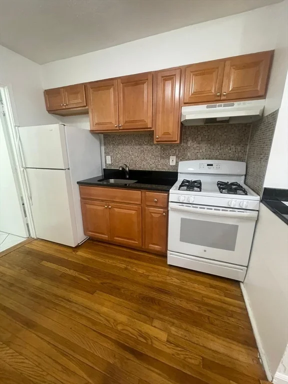 Studio bed, 1 bath apartment for rent at 34 Franklin Ave Unit 14, Revere — photo 6 of 6