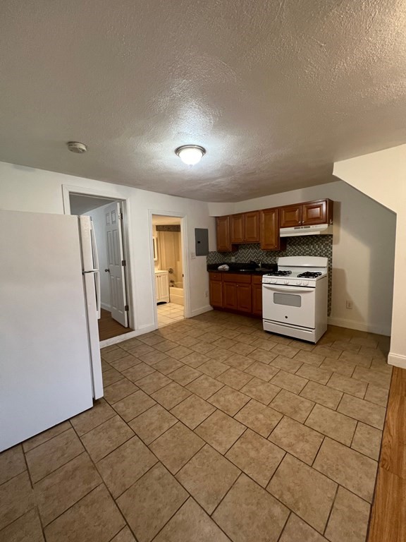 1 bed, 1 bath apartment for rent at 34 Franklin Ave Unit 2, Revere — photo 3 of 7