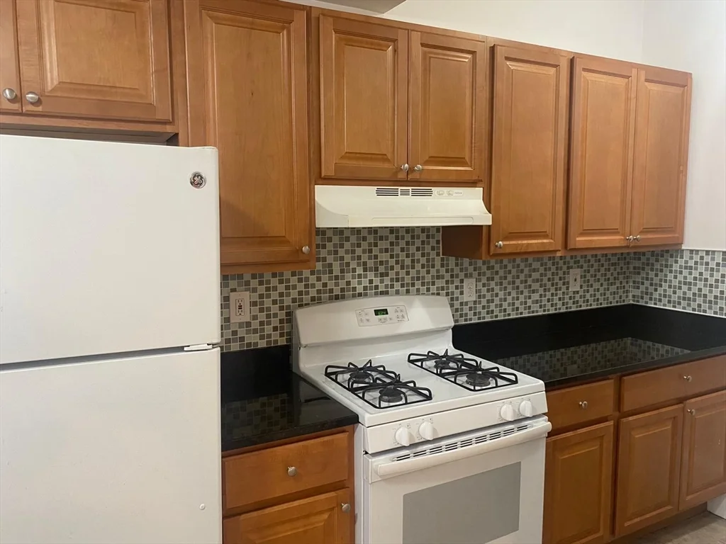 2 bed, 1 bath apartment for rent at 34 Franklin Ave Unit 8, Revere — photo 6 of 9