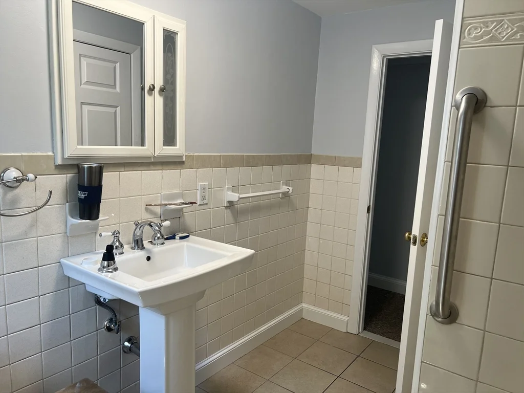 1 bed, 1 bath apartment for rent at 34 Franklin St Unit 1, Winthrop — photo 4 of 10