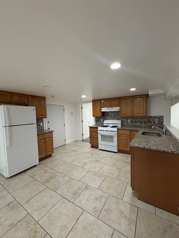 4 bed, 1 bath apartment for rent at 34 Franklin St Unit 22, Revere — photo 5 of 10