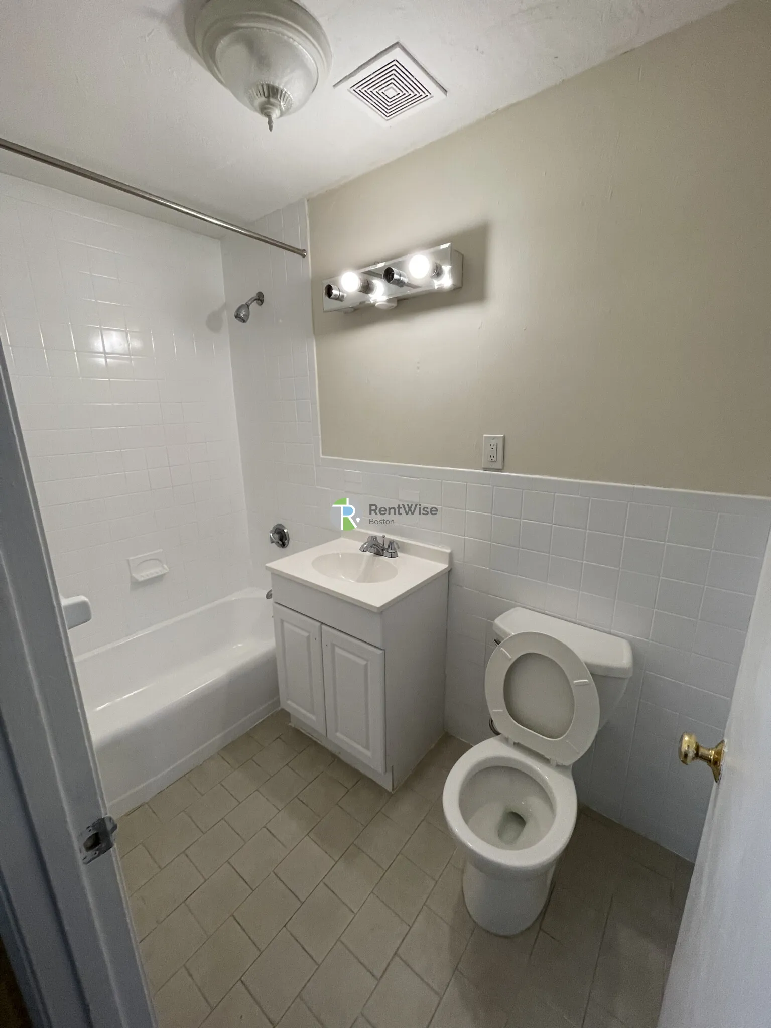 Studio bed, 1 bath apartment for rent at 34 Gardner St Unit 3, Allston — photo 6 of 17