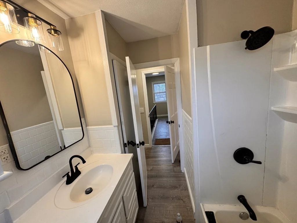 3 bed, 1 bath apartment for rent at 34 Gates Ln Unit 2, Worcester — photo 8 of 22