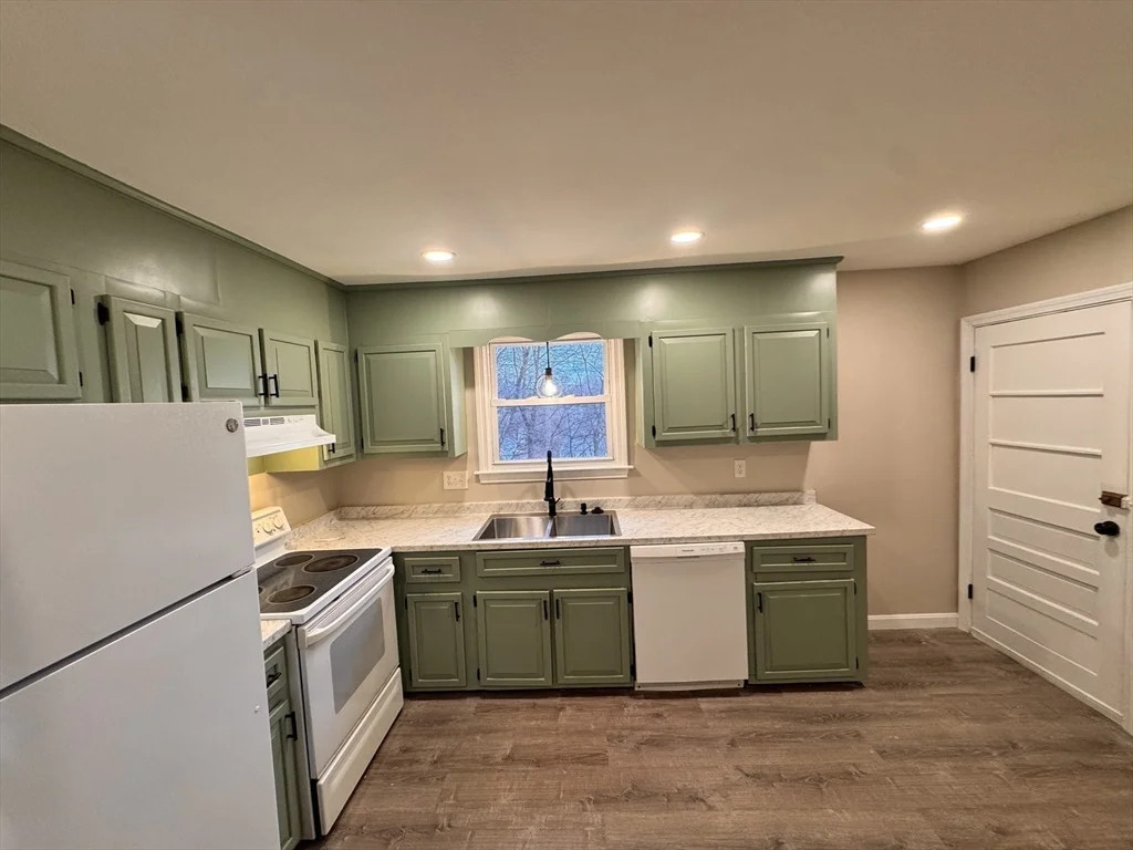 3 bed, 1 bath apartment for rent at 34 Gates Ln Unit 2, Worcester — photo 5 of 22